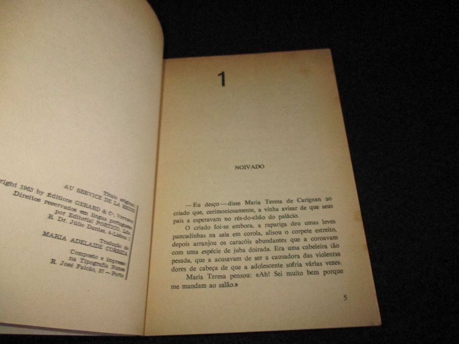 Livro Ao Serviço da Rainha Huguette Champy