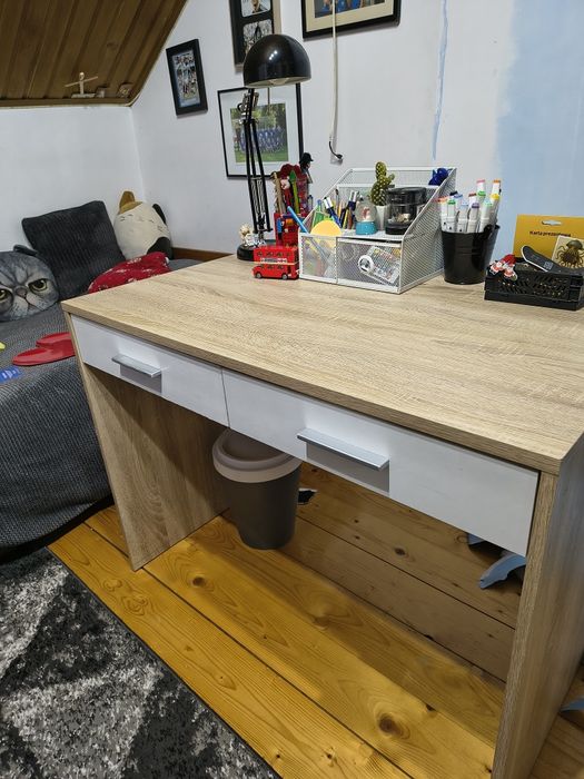 Biurko z szufladami