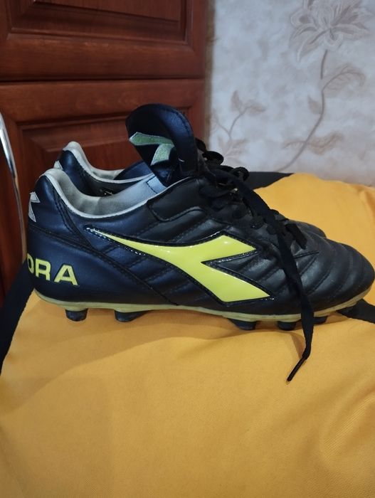 Продам бутсы футбольные