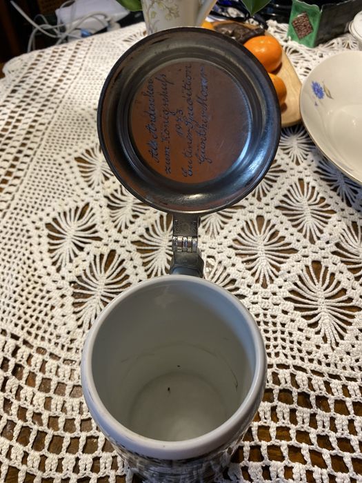 Kufel porcelanowy czarno- bialy wyjatkiwy