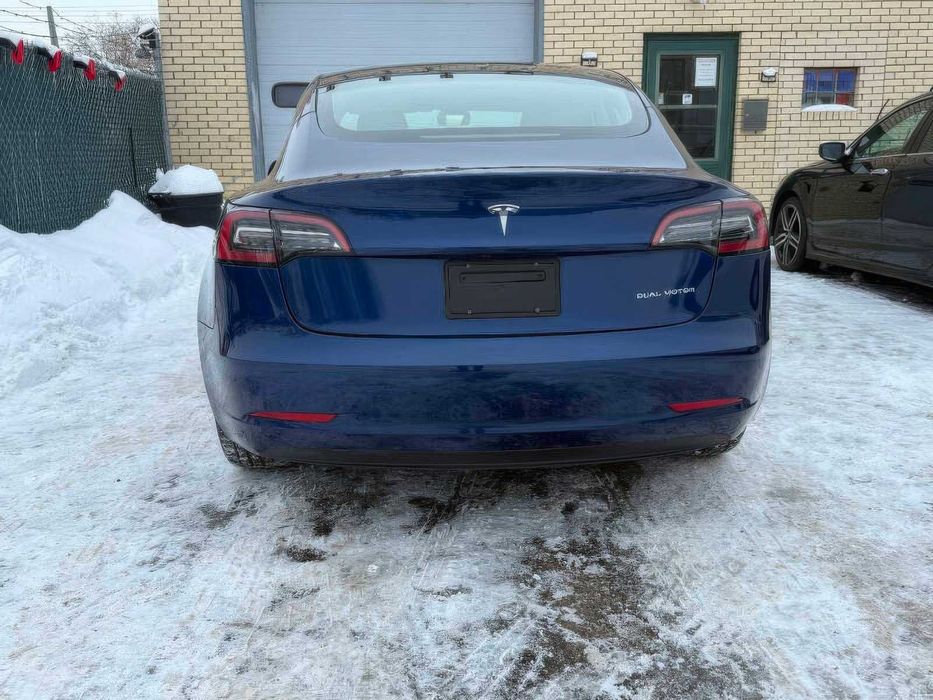 Tesla Model 3 Long Range      2023