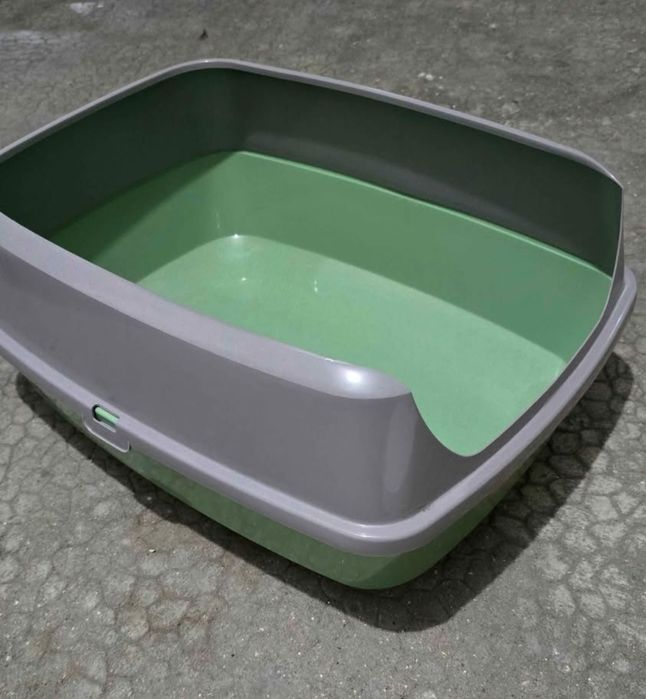 Banheiro para pets com bordas altas