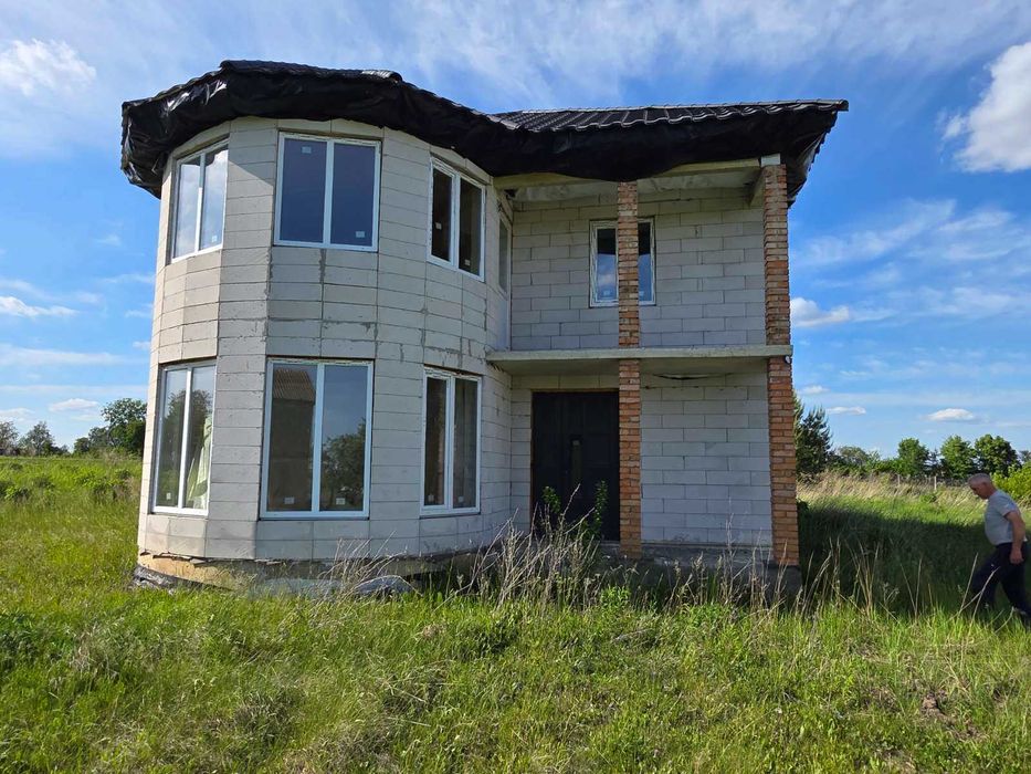 Продаж будинку, продаж нерухомості, незавершене будівництво.