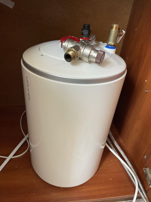 Бойлер Atlantic 15 л (під мийку) — Стан нового + клапан+шланг