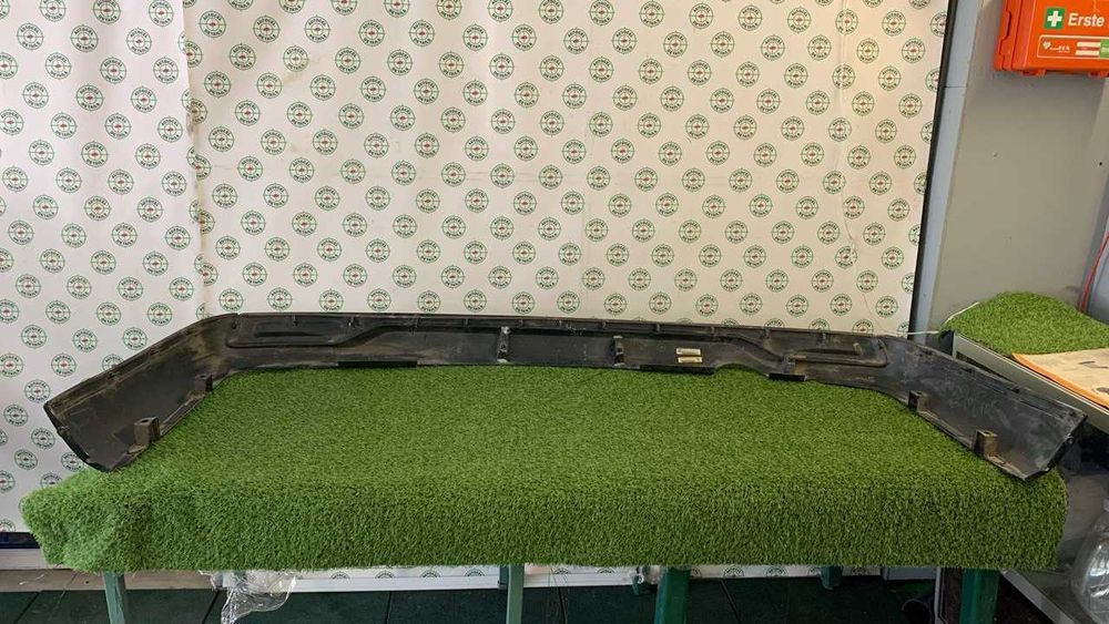 Губа, обвес, накладка бампера Land Cruiser 200