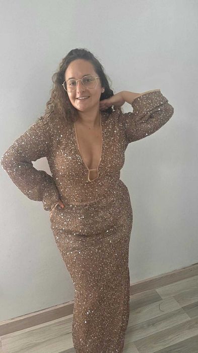 Vestido Comprido Sereia de Lantejoulas Caqui – Manga Comprida – Decote V – Novo - Tamanho L