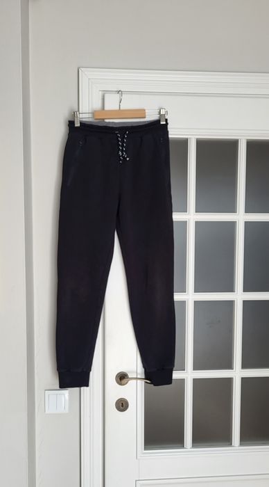 spodnie czarne dresowe joggery, Reserved, w rozmiarze 158 cm dla chłopca