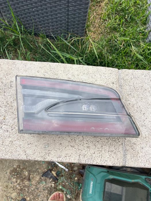 Farol Tesla Model S 85