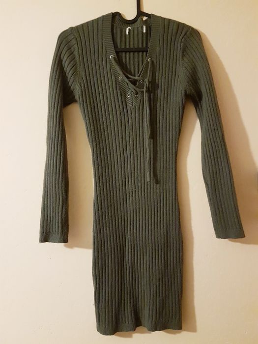 Suknia wiązana khaki