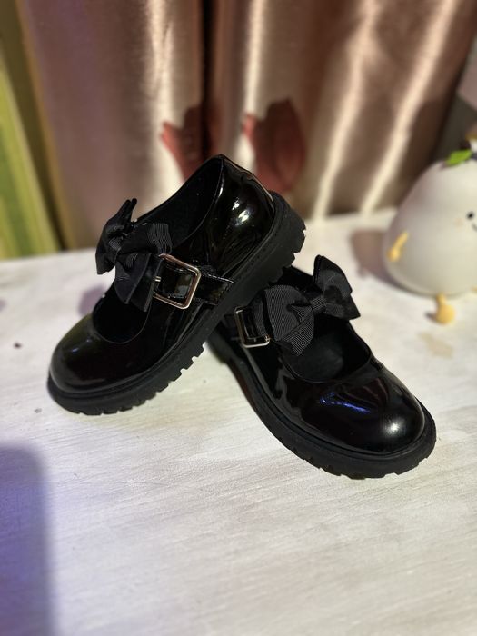 Продам детские туфли