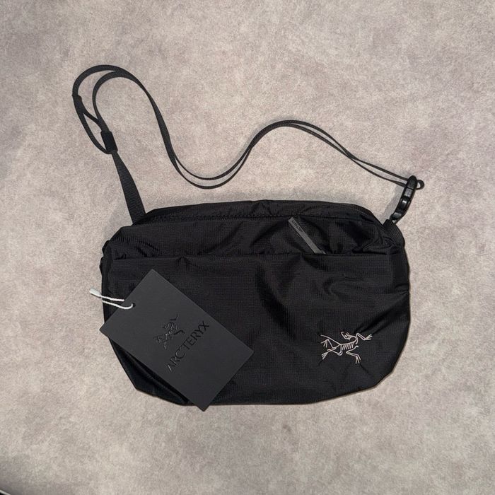 •	Сумка Arc’teryx чорна | компактна, стильна