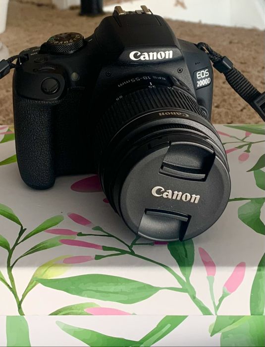 Canon Eos2000D z torbą