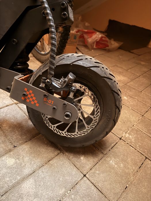 Самокат kukirin G4 на тюнінгу з ідеальним станом