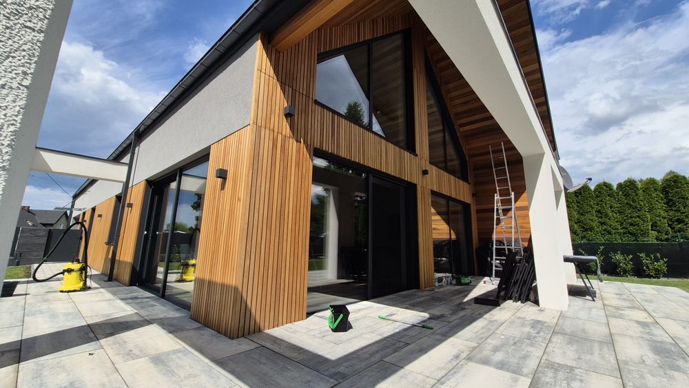 Mycie okien, witryn i balustrad