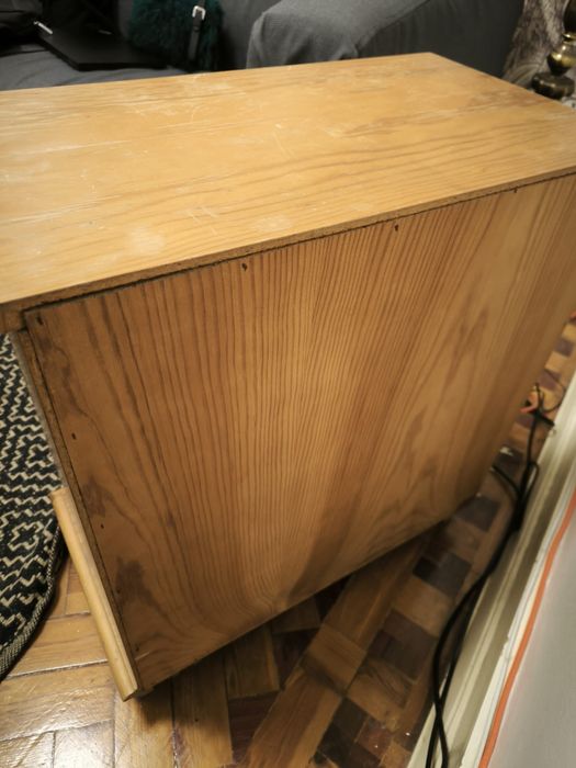 Mesa de cabeceira em madeira maciça – estilo rústico/vintage