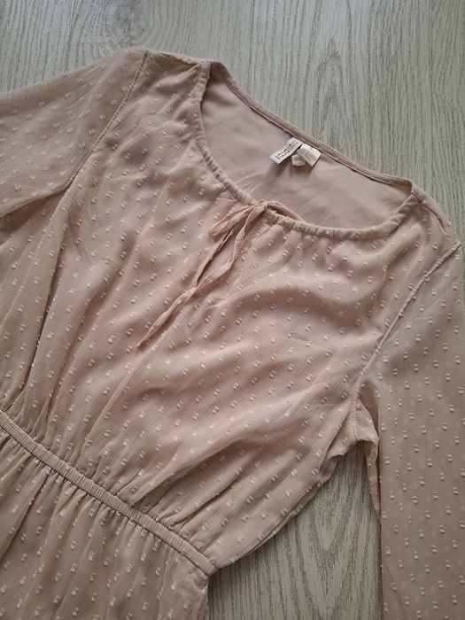 Zwiewna sukienka Divided