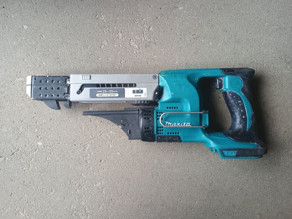 Wkrętarka taśmowa do regipsów Makita DFR 550