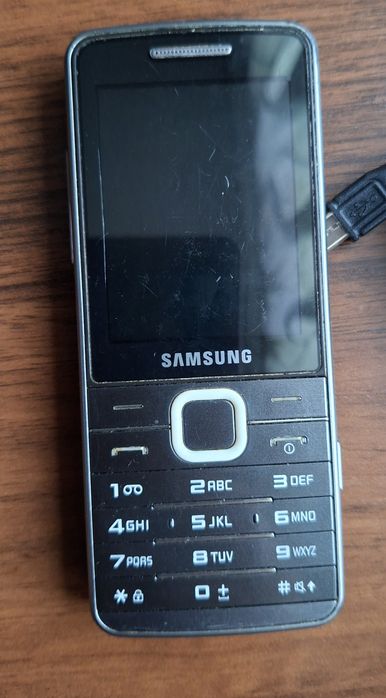 Telefon na przyciski srebrny Samsung GT-S5610 dla seniora