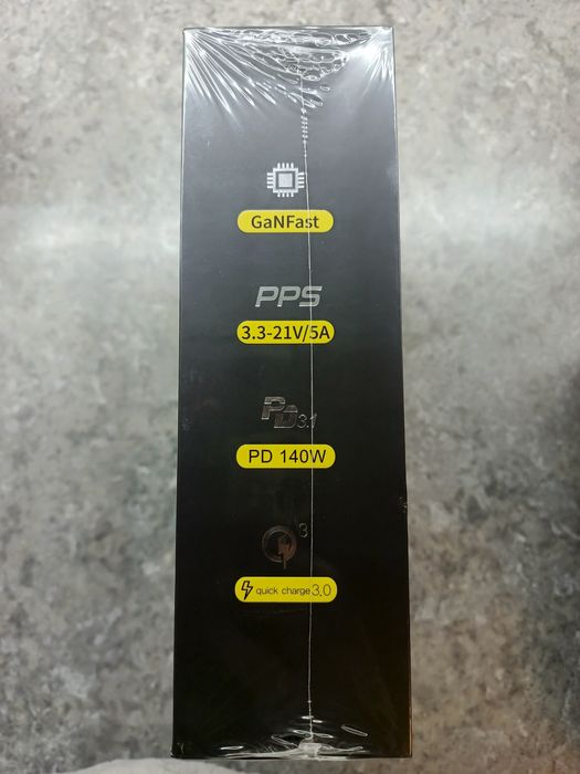 Зарядна станція HUNDA 245W USB C GaN Fast Charger з 5 портами.