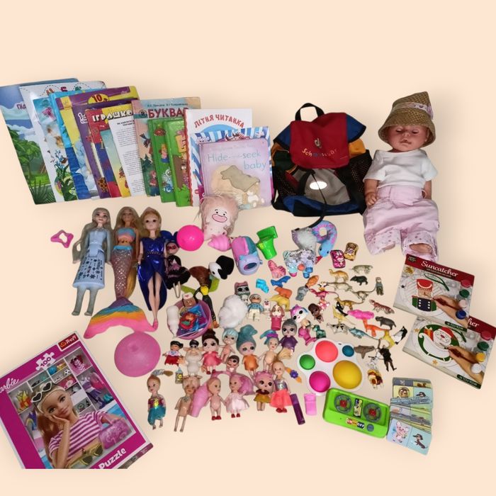 Іграшки і книжки дитячі. Все, що на фото