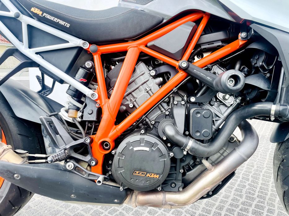 KTM 1290 SuperDuke R– Akrapovic | Full Extras | [Com vídeo]