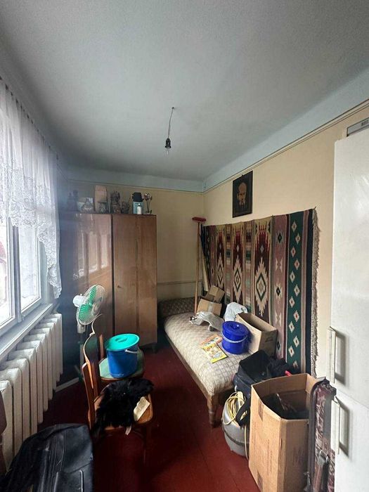 Власник.Продам будинок в центрі монастириська біля школи жилий стан