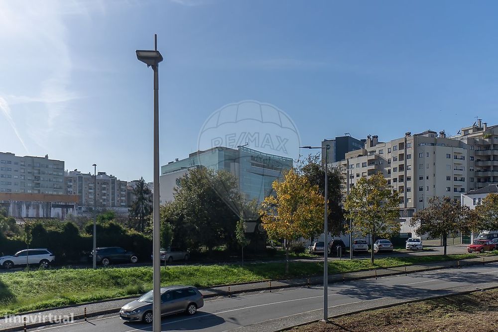 Escritório T2 para venda