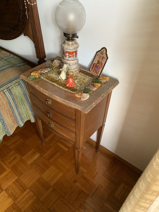Cama e mesas de cabeceira