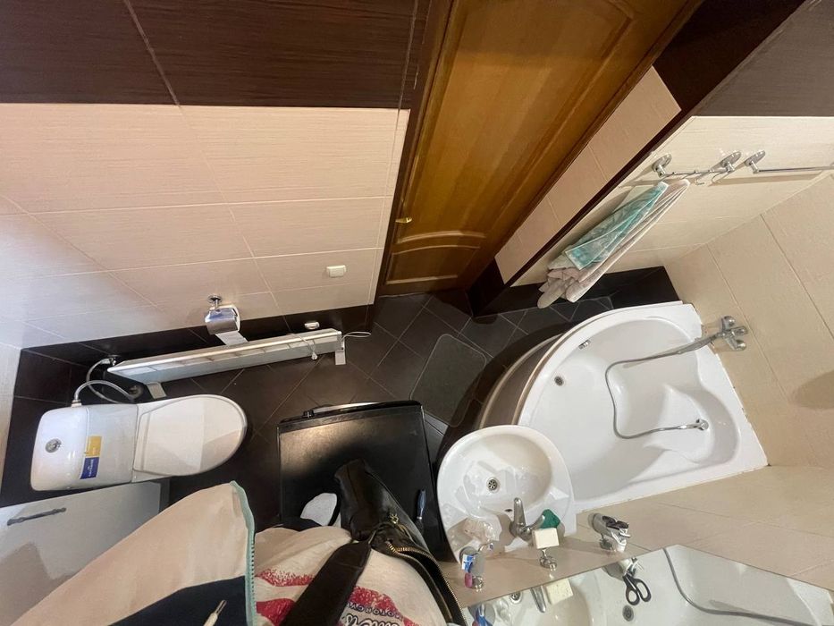 Оренда половини будинку  П П Борщагівка . Ціна с комунальними