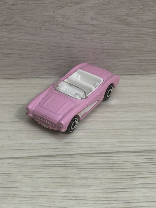 HotWheels Рожева Corvette