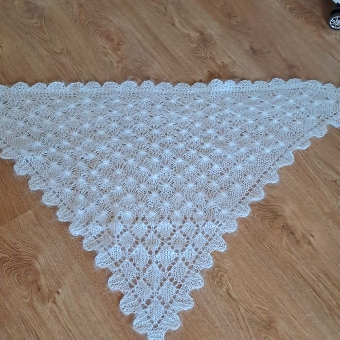 Хустки, косинки, шарфи.