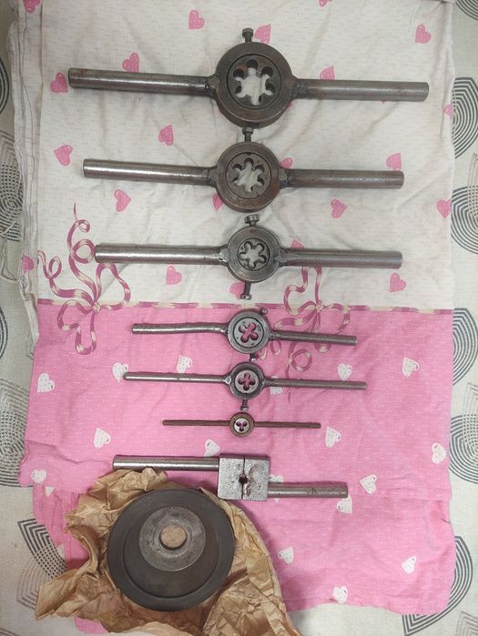 Плашкотримачі + плашки + алмазний круг АС4 160/125 В2-01