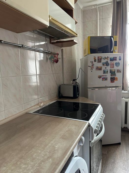 Продам 1к квартира Оболонь Левко Лук'яненко 2/4 Цегляний будинок Укриття Вид на озеро Метро 10 хв