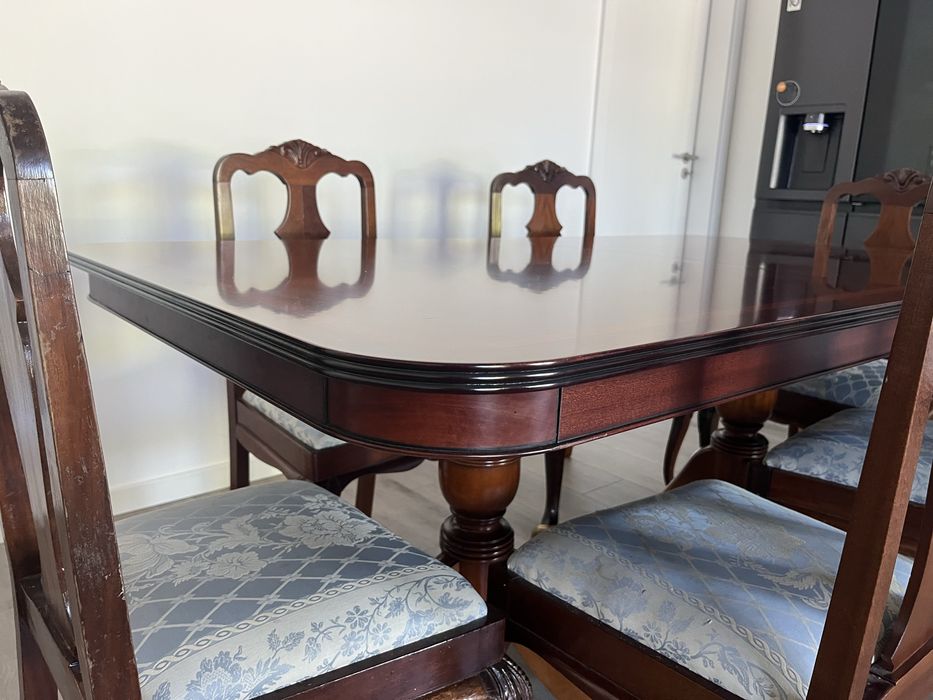 Mesa de madeira maciça