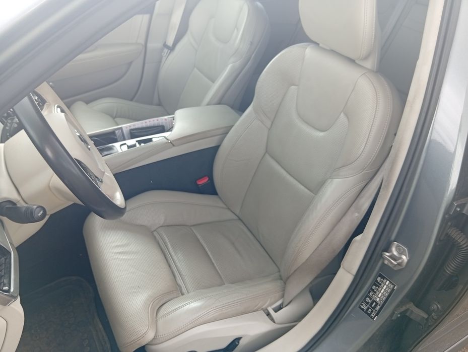 Volvo v90 AWD 4x4 cross country D5