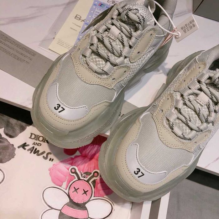 Balenciaga srebna buty na lato