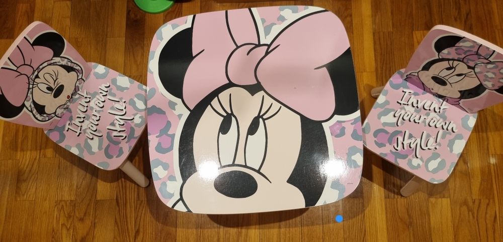 Mesa Minnie e 2 cadeiras