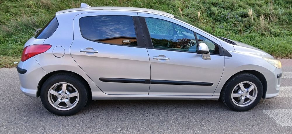 Peugeot 308 2009 rok