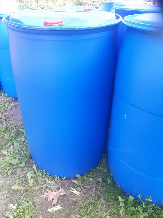Beczki 220l z grubego plasttiku zboże,woda.