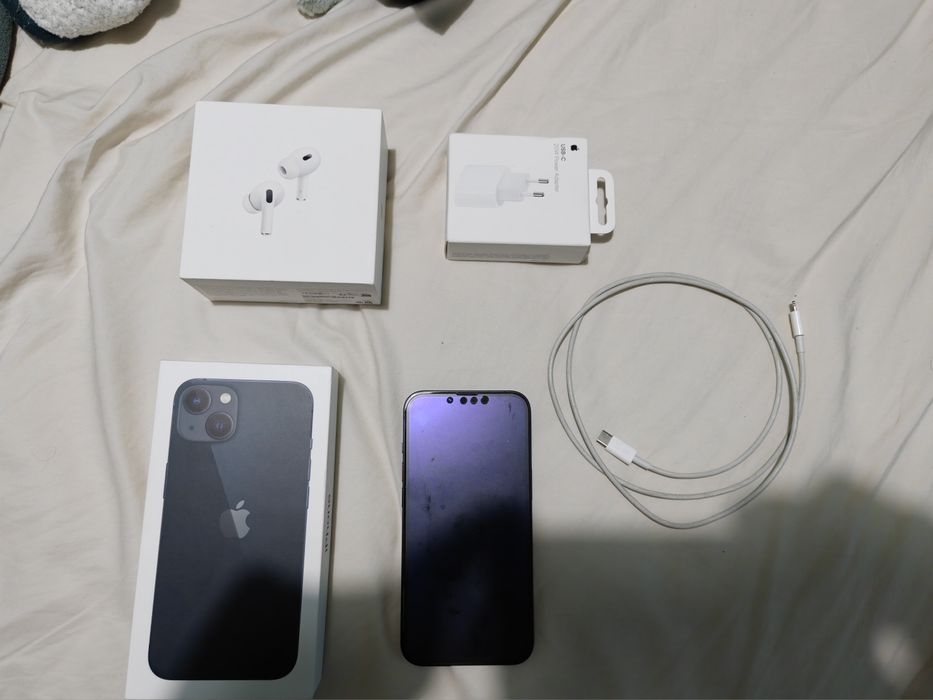iPhone 13 e AirPods PRO
