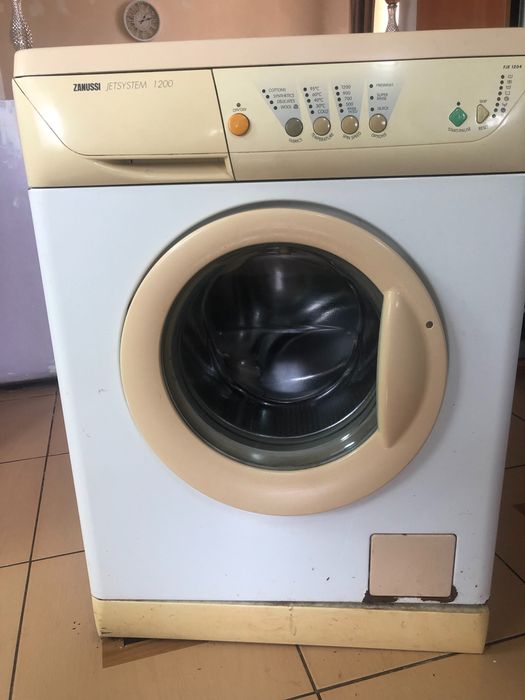 Продам стиральную машину ZANUSSI 1200 оборотов сушка