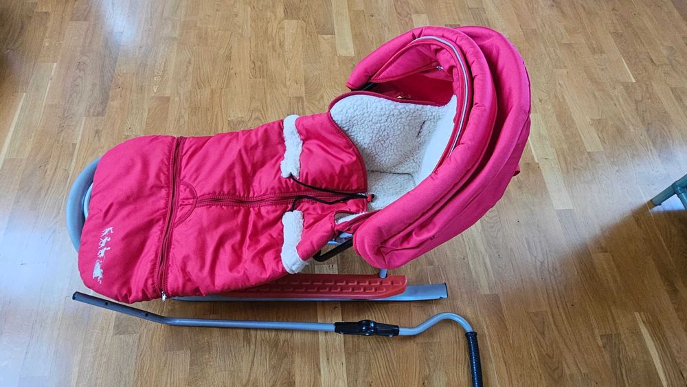 Sanki Piccolino, budka, spiwór