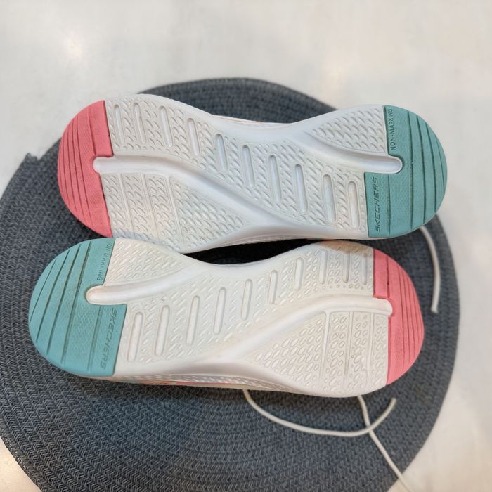 Кросівки для дівчинки Sketchers, 35 р,23 см устілка