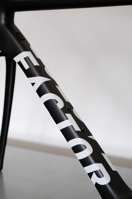 Rama FACTOR LS Disc k. Gunmetal r. 58 + Akcesoria