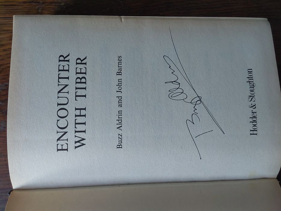 Encounter with Tiber de Buzz Aldrin. Autografado
