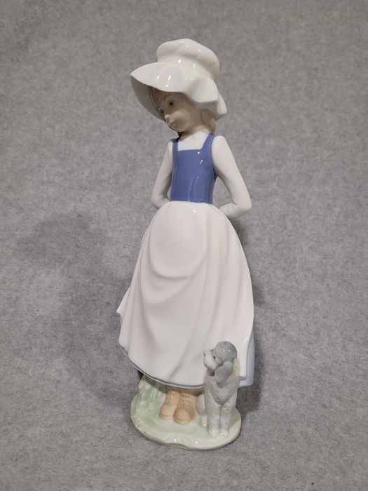 Статуэтка " Девочка с пуделем " Nao Lladro Испания .23.5 cм