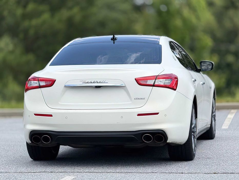 Maserati Ghibli      2019