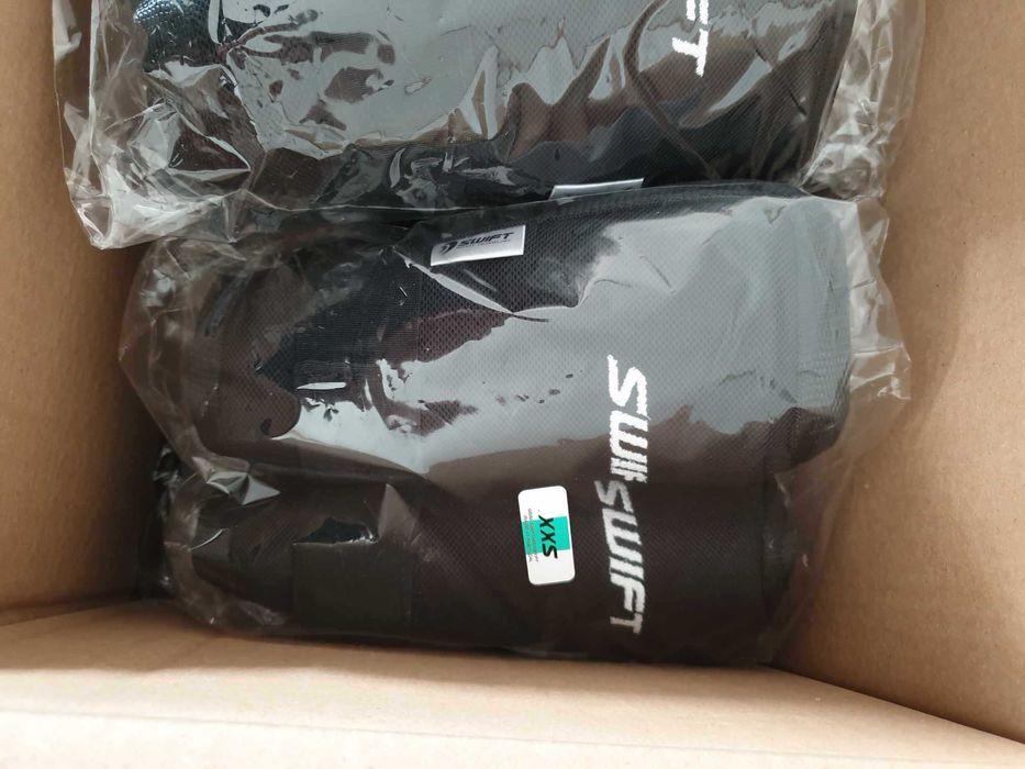 Caneleiras infantis para hóquei