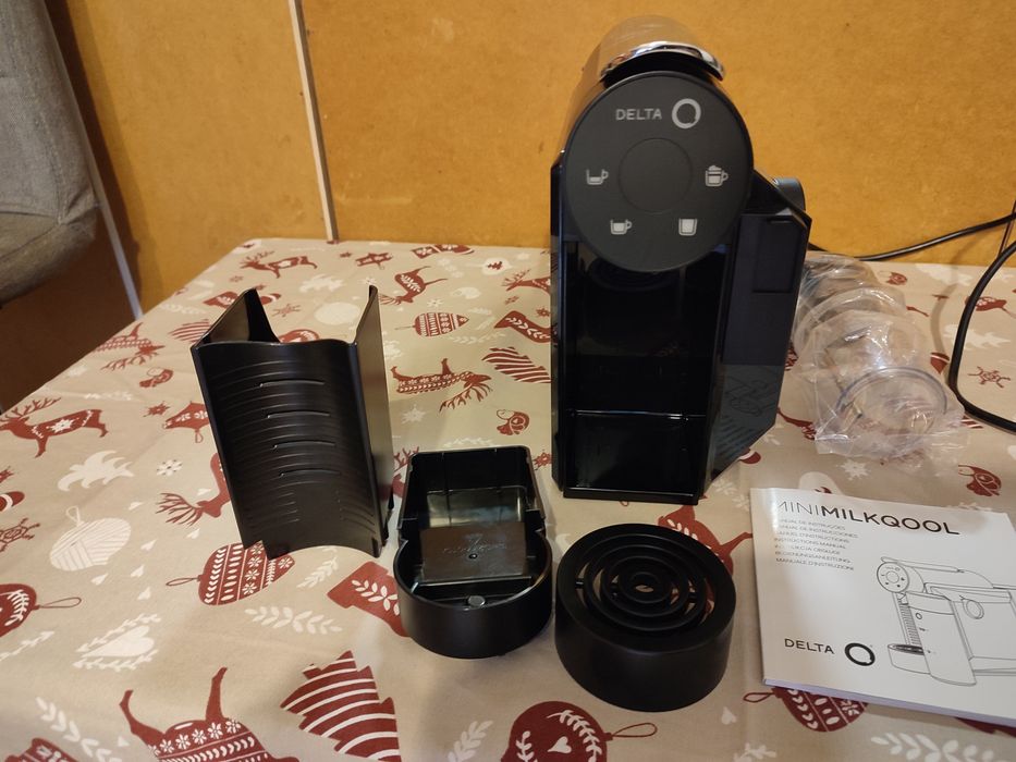 Ekspres do kawy Delta MilkQool mini.