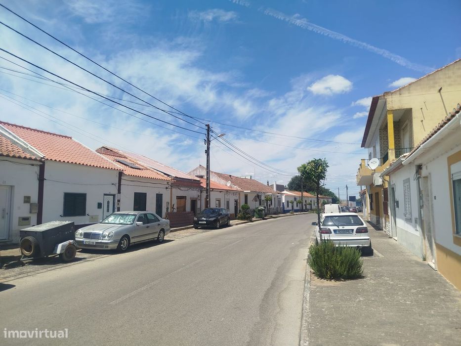 T3 House for Renovation with Yard and Barbecue – Azinhaga, Golegã